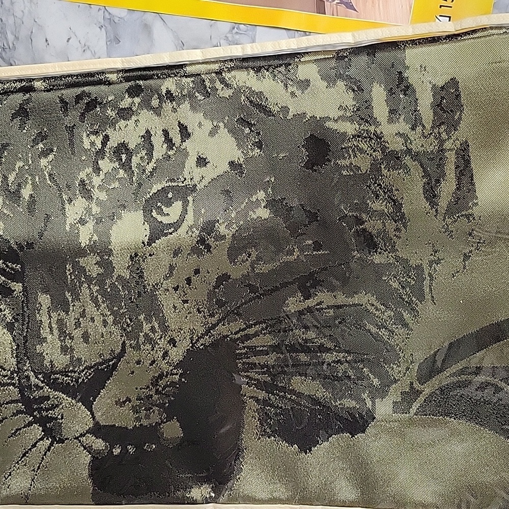 Tablecloth - Picture 2 of 6